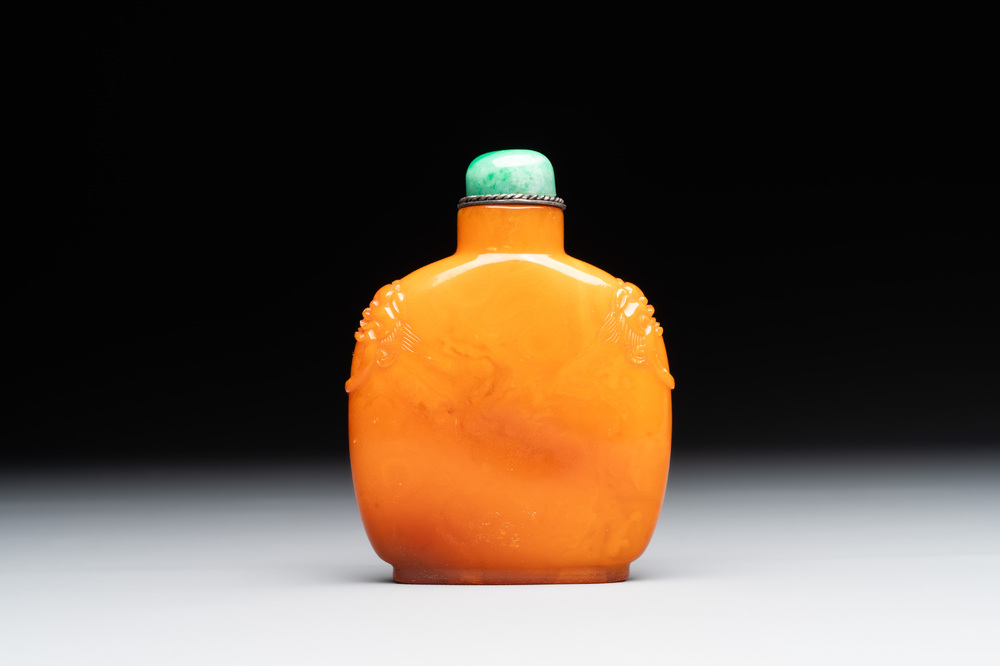 A rare Chinese amber snuff bottle with lion handles, 19th C.