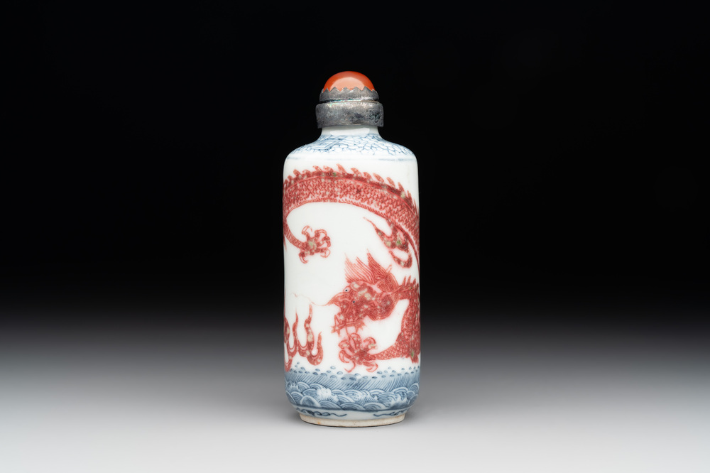 A Chinese blue, white and copper-red snuff bottle with a dragon, dragon mark, 19th C.