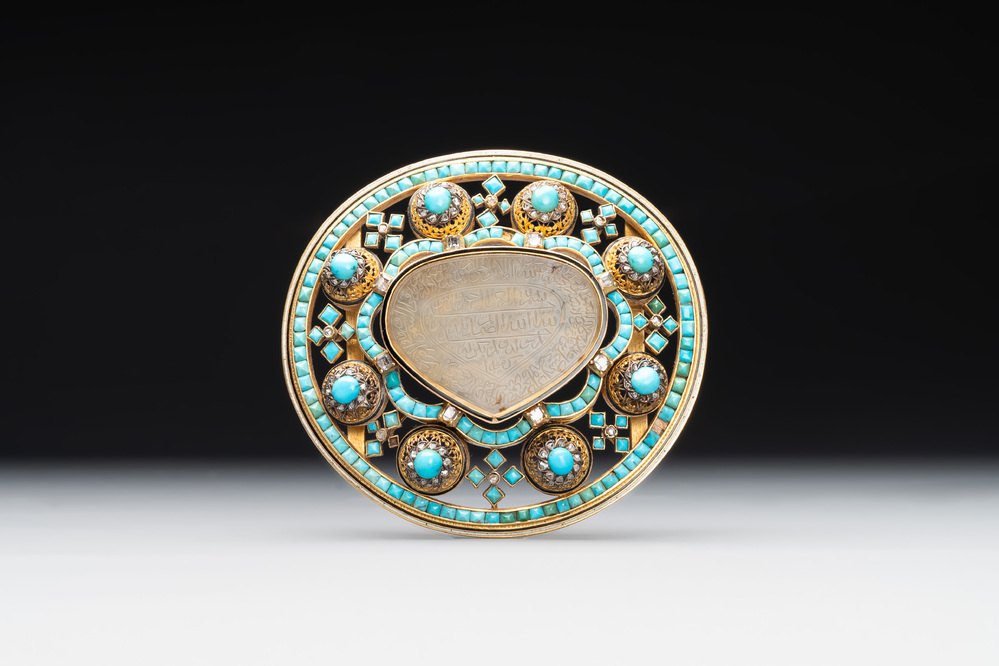 A Mughal gold belt ornament inlaid with jade, diamonds and turquoise, Delhi, Northern India, 17/18th C.