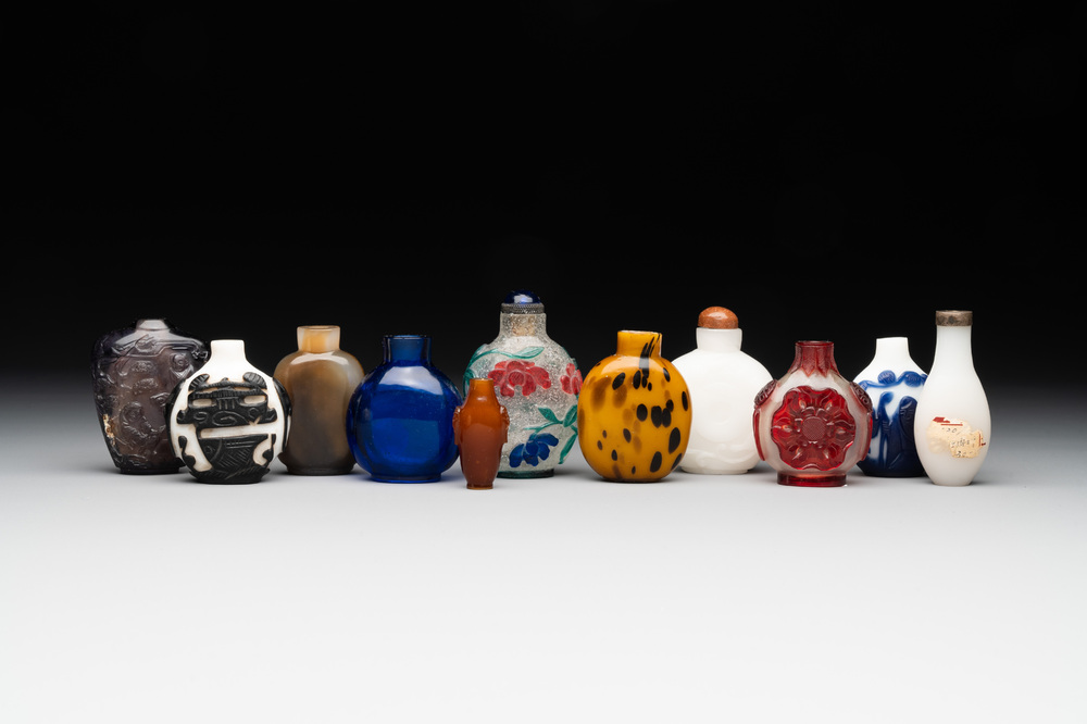 Ten Chinese overlay, multi-coloured and monochrome glass snuff bottles, 19/20th C.