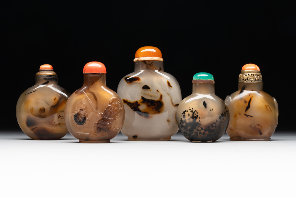 Five fine Chinese agate snuff bottles, Qing