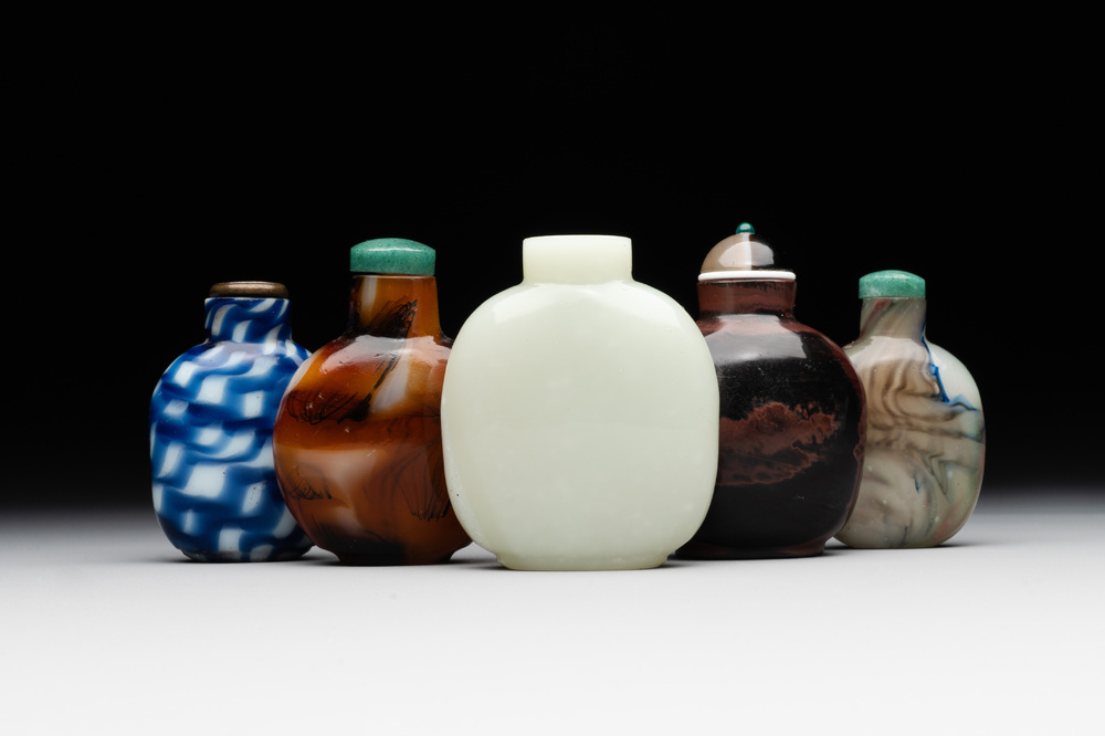 Five Chinese glass snuff bottles, 19/20th C.