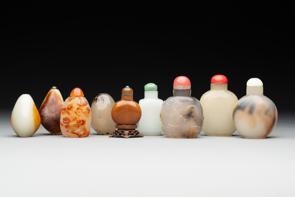 Nine Chinese jade and agate snuff bottles, 19/20th C.