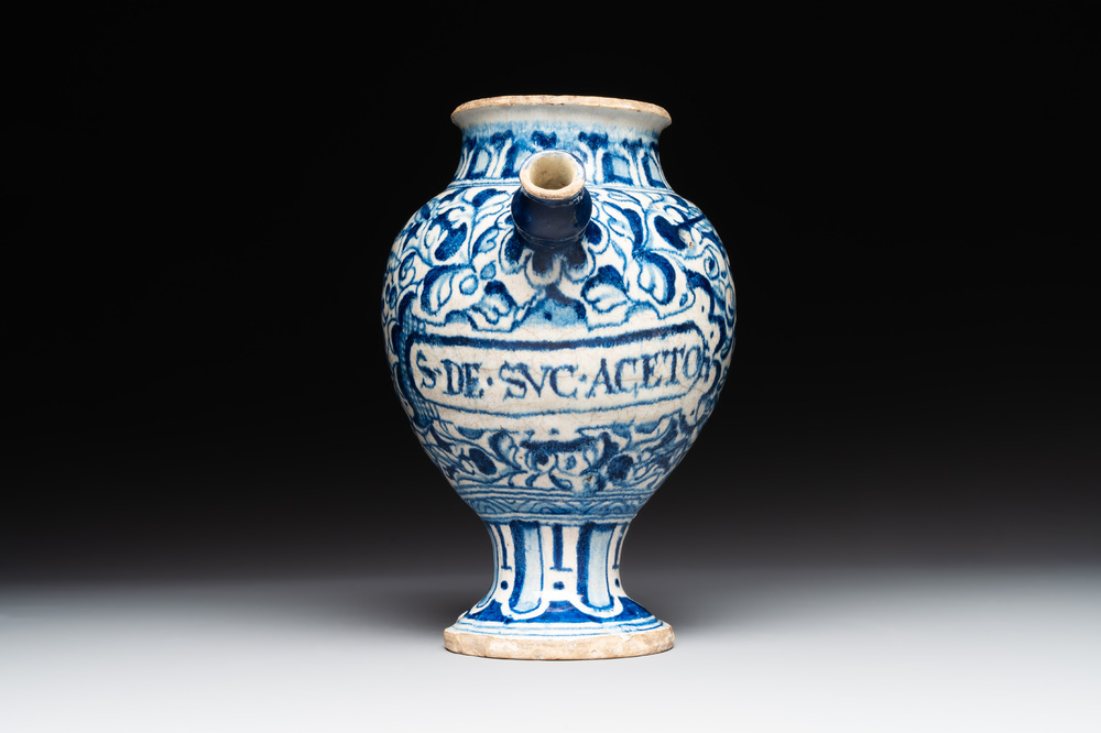A blue and white Antwerp maiolica 'a foglie' wet drug jar, 2nd half 16th C.
