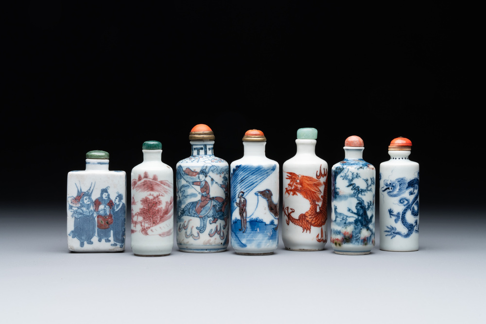 Seven various Chinese porcelain snuff bottles, Yongzheng and Qianlong mark, 19/20th C.
