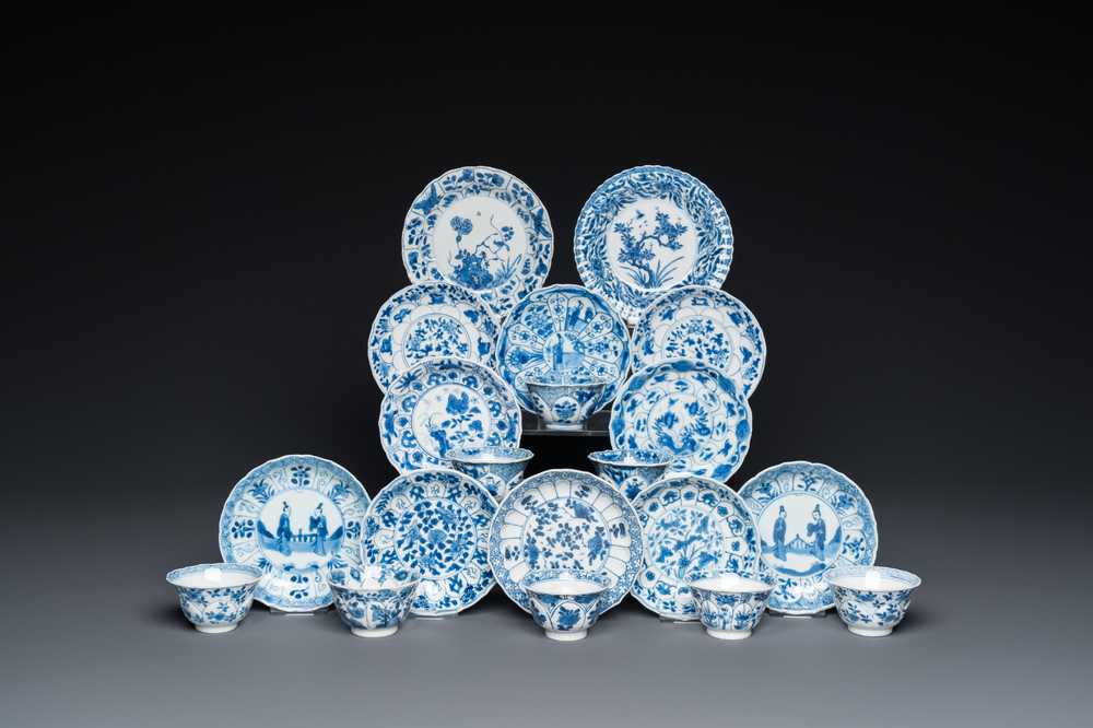 Twelve Chinese blue and white saucers and eight cups, Kangxi/Yongzheng