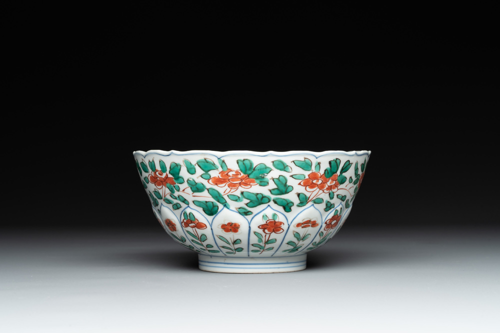 A Chinese famille verte bowl with floral design, Chenghua mark, Kangxi