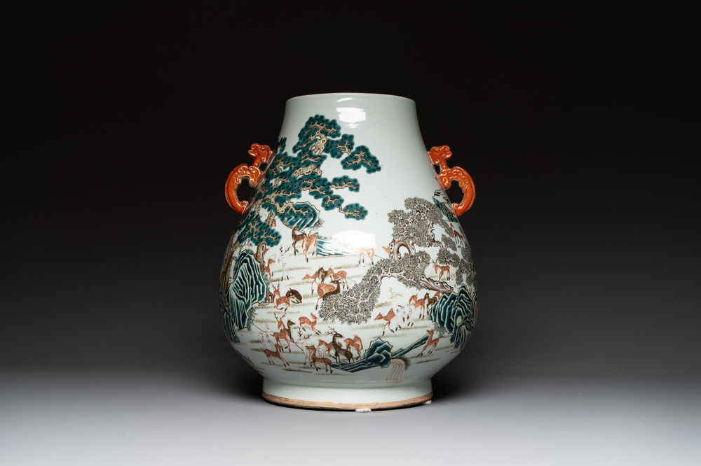 A large Chinese famille rose '100 deer' 'hu' vase, Qianlong mark, 19th C.