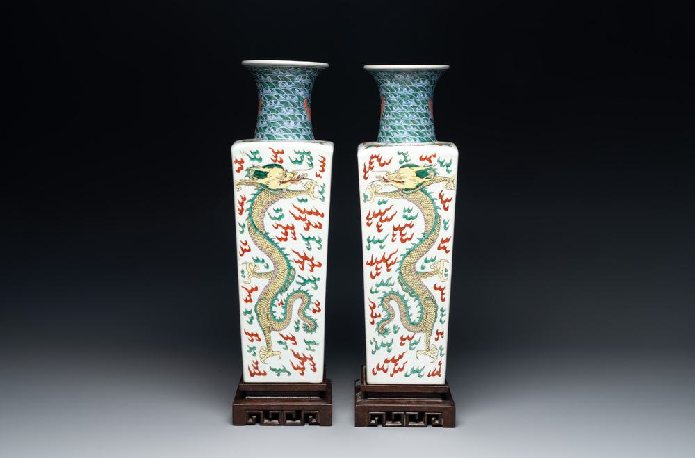 A pair of Chinese famille verte 'dragon' vases and wooden stands, Chenghua mark, 19th C.