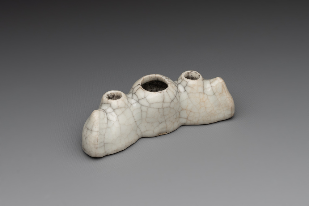 A Chinese ge-type 'shanzi' brush rest or water container, Qianlong