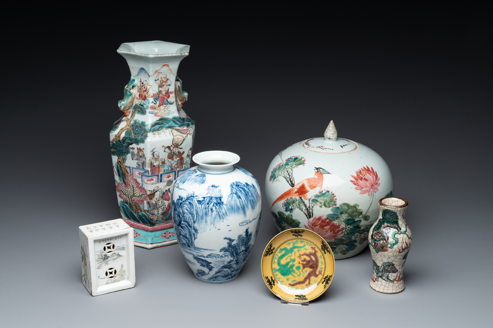 A collection of six Chinese blue and white, famille rose and verte wares, Kangxi and Tongzhi mark, 19/20th C.