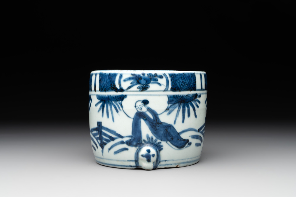 A Chinese blue and white 'kraak' porcelain censer with figures in a landscape, Wanli