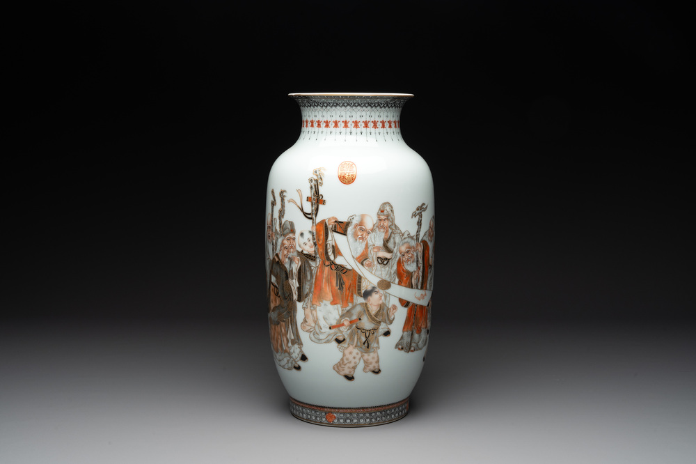 A Chinese gilt-decorated iron-red and grisaille lantern-shaped vase, signed Zhou Xiangpu 周湘浦, Ya Wan Zhen Cang 雅玩珍藏 mark, 20th C