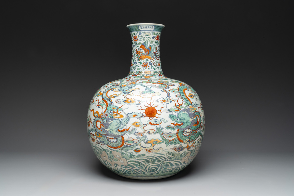A large Chinese doucai globular 'dragon and phoenix' vase, Xuande mark, 18/19th C.