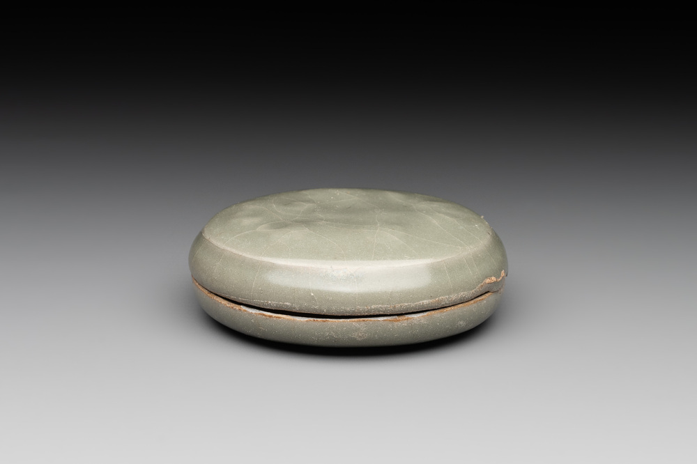 A Chinese Longquan celadon box and cover with anhua floral design, Song