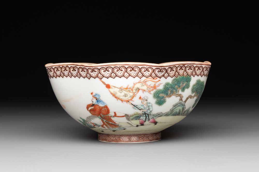 A Chinese famille rose octagonal eggshell bowl with figural design, Qianlong mark, 20th C.