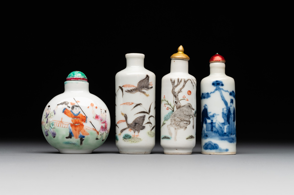 Four Chinese famille rose, verte and blue and white snuff bottles, Qianlong mark, 19/20th C.