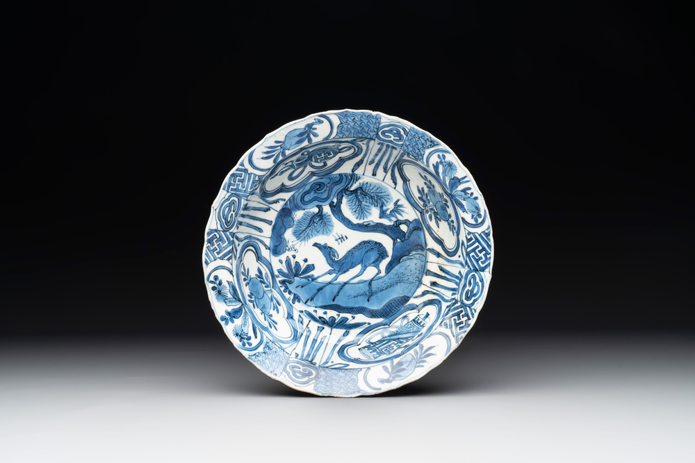 A fine Chinese blue and white 'kraak' porcelain 'deer' 'klapmuts' bowl, Wanli