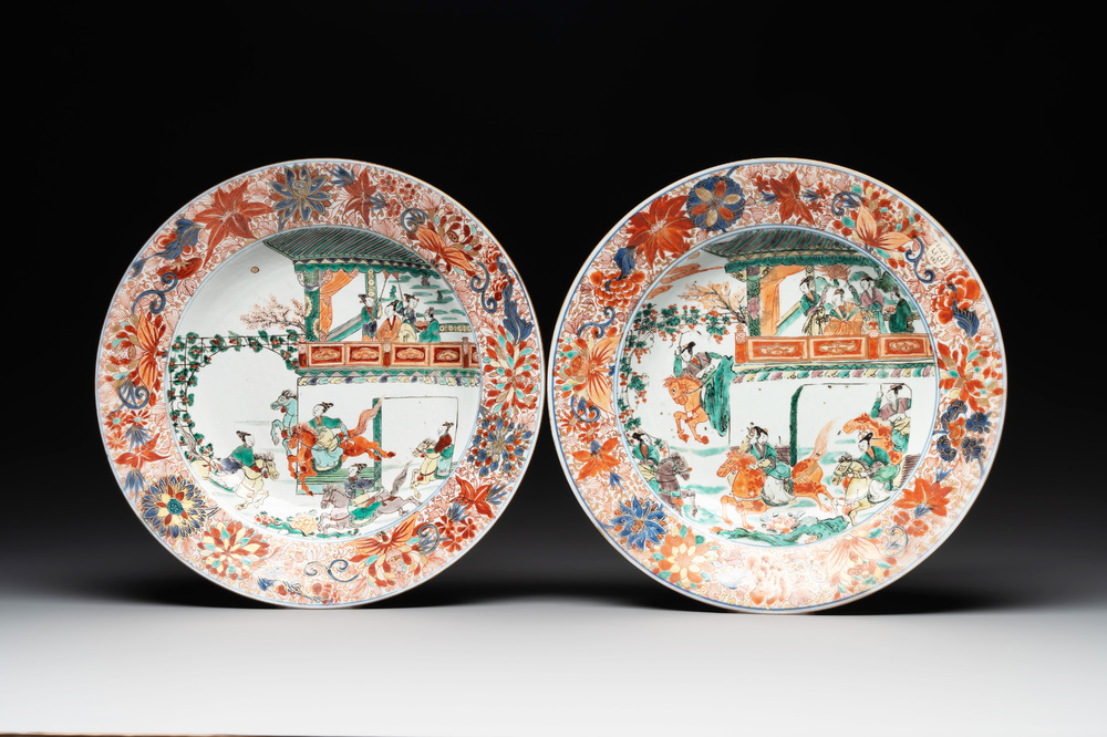 A pair of Chinese verte-Imari 'The Yang family female generals 楊門女將' dishes, Kangxi