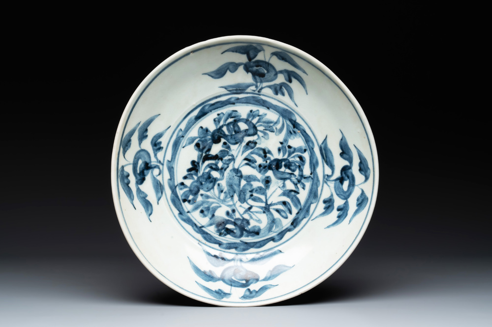 A Chinese blue and white Swatow dish with floral design, Ming