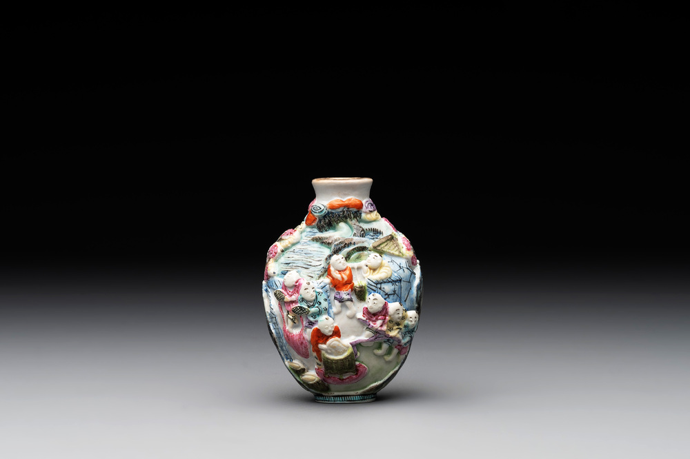 A Chinese molded famille rose 'playing boys' snuff bottle, Qianlong mark, 19th C.
