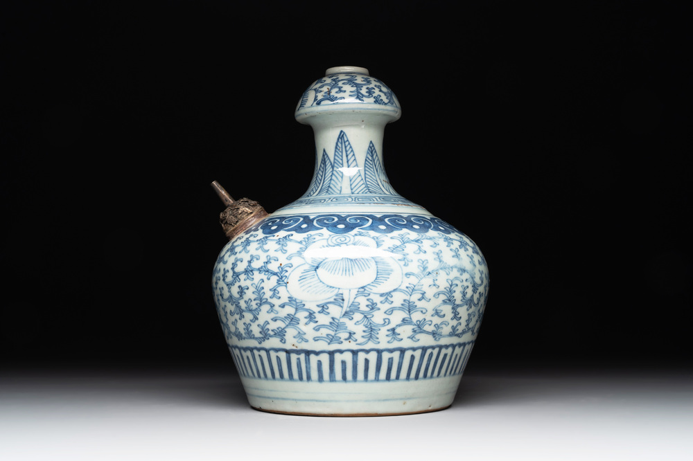 An unusual Chinese blue and white kendi, inscribed Tjienbielcie Tjantjekeng Surabaya, 19th C.
