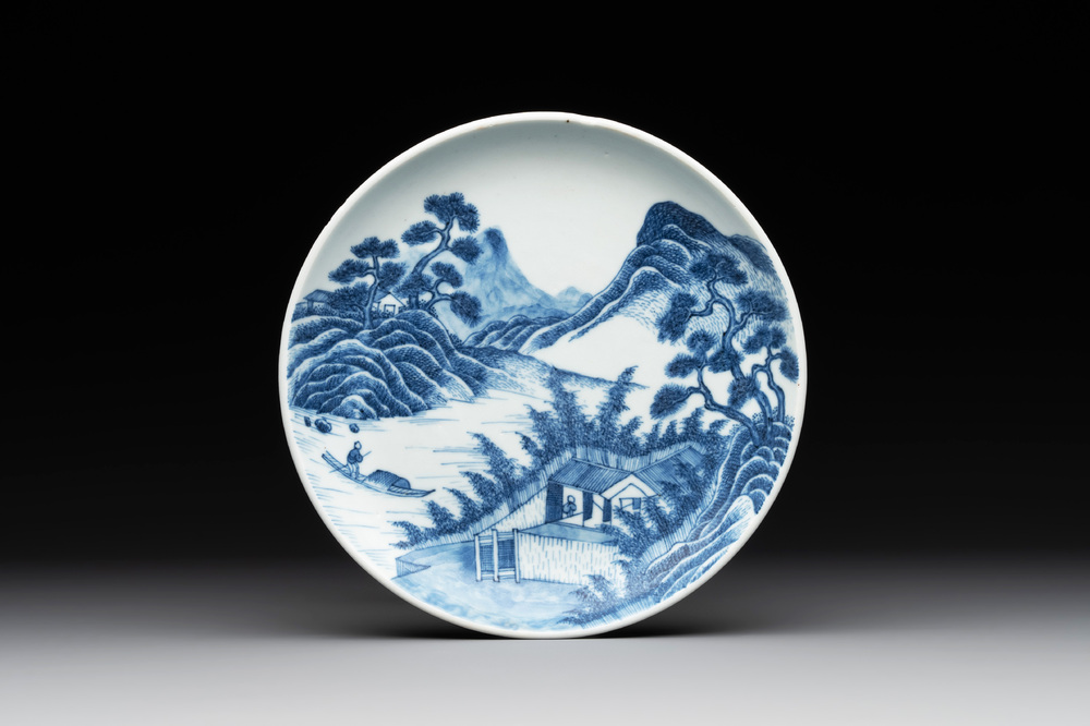 A rare Chinese blue and white 'Bleu de Hue' plate for the Vietnamese market, Ch&iacute; Viễn 致遠 seal mark, 19th C.