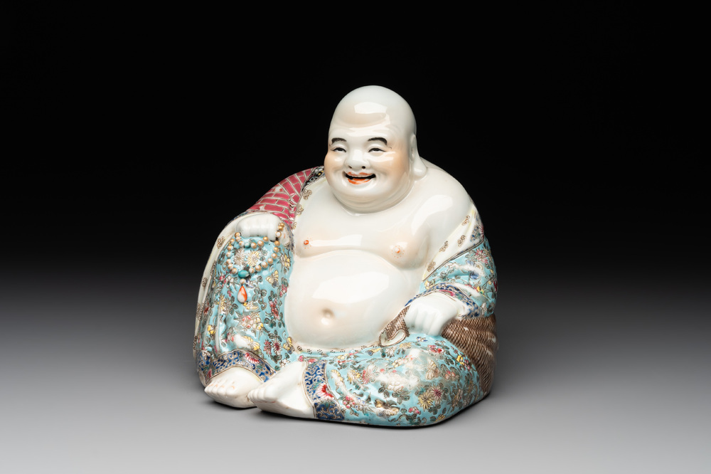 A Chinese famille rose Milefo Buddha, Xue Changseng 薛長森 mark, 20th C.