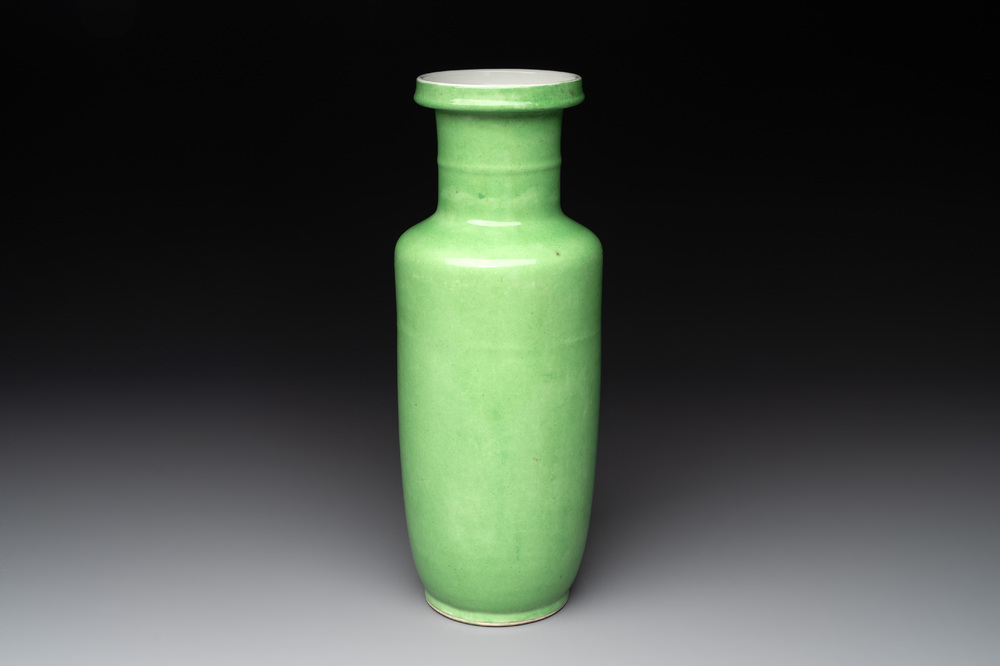 A Chinese lime-green-glazed rouleau vase, 19th C.