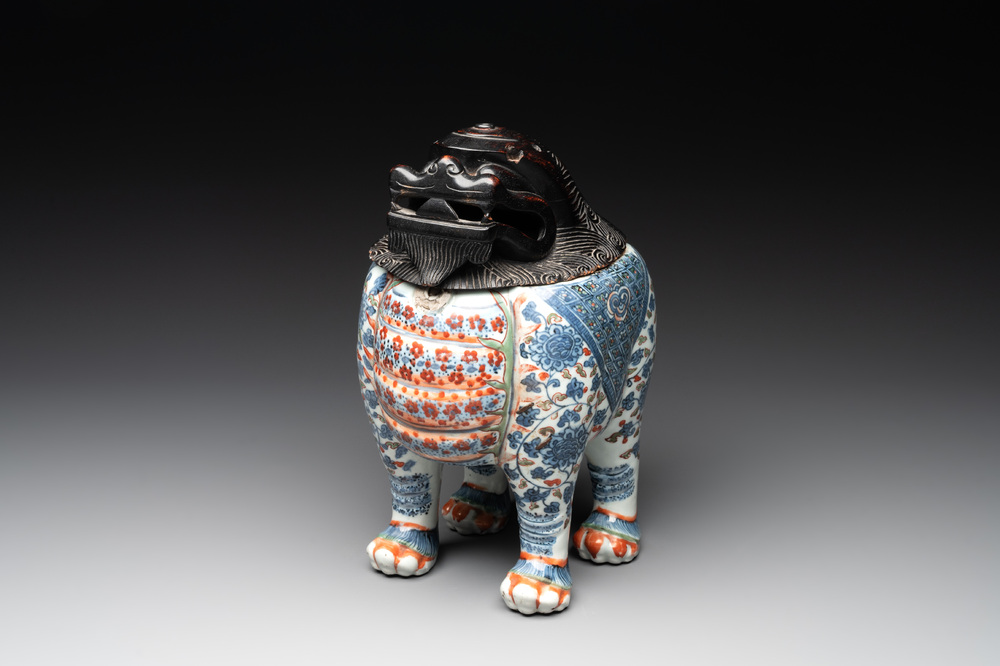 A rare Chinese wucai 'luduan' incense burner with wooden cover, Ming, 16/17th C.