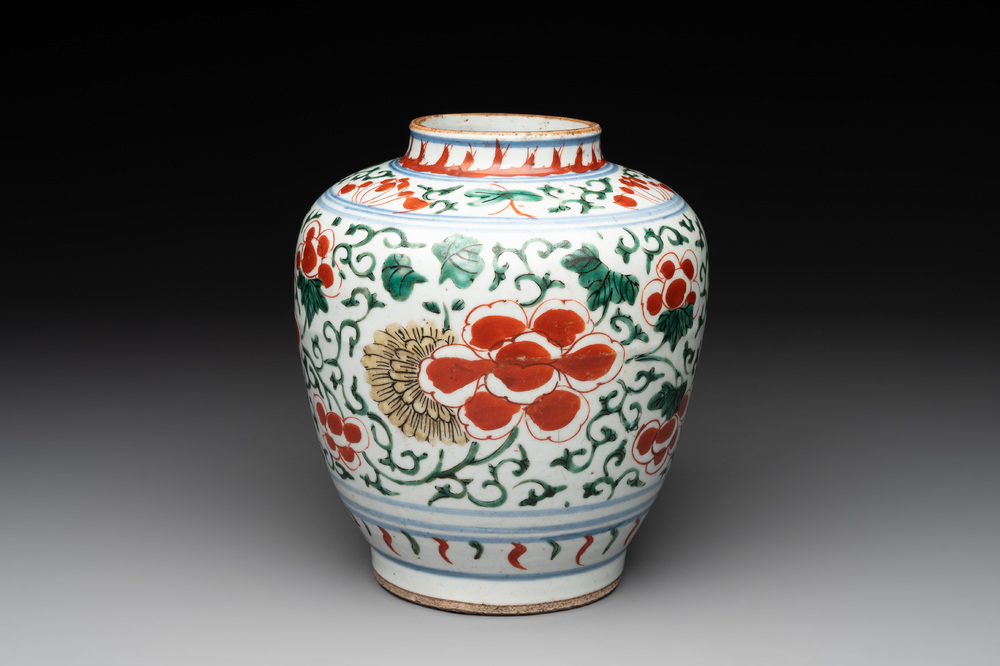 A Chinese wucai 'peony scroll' vase, Transitional period
