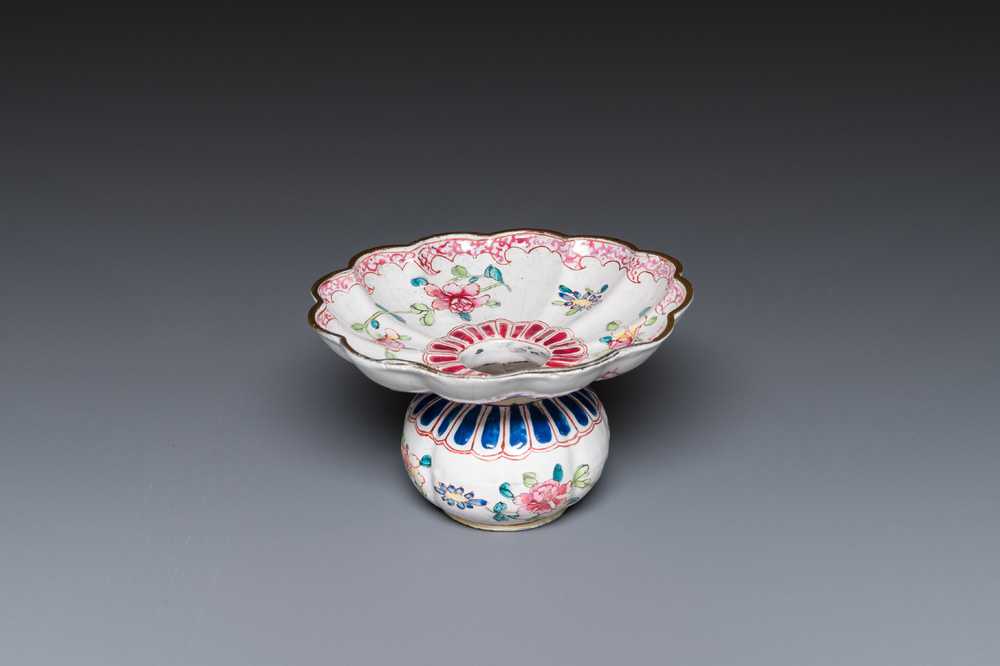 A Chinese Canton enamel spittoon, Yongzheng/Qianlong