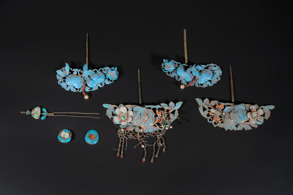 Five Chinese kingfisher feather, jadeite and silver hairpins and two small brooches, 19th C.