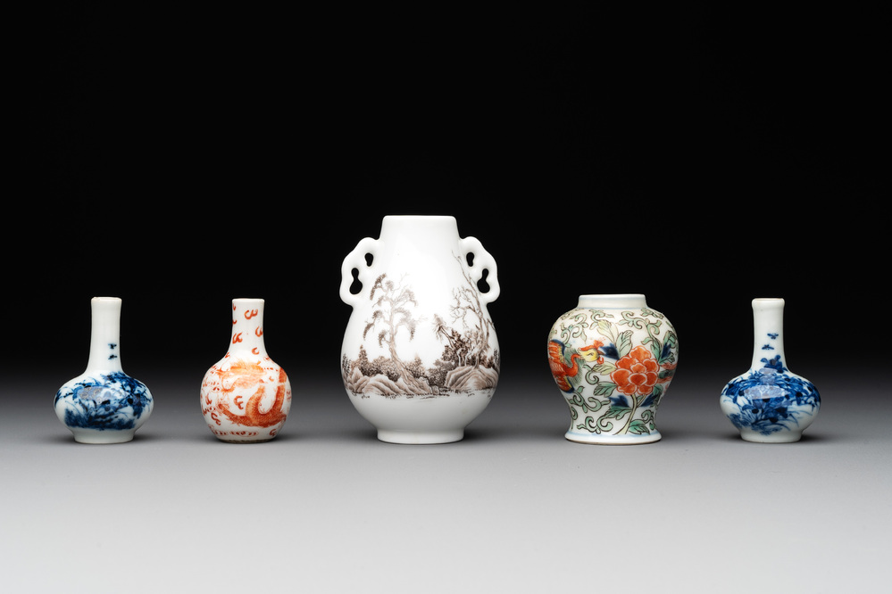 Five Chinese miniature vases, 19/20th C.