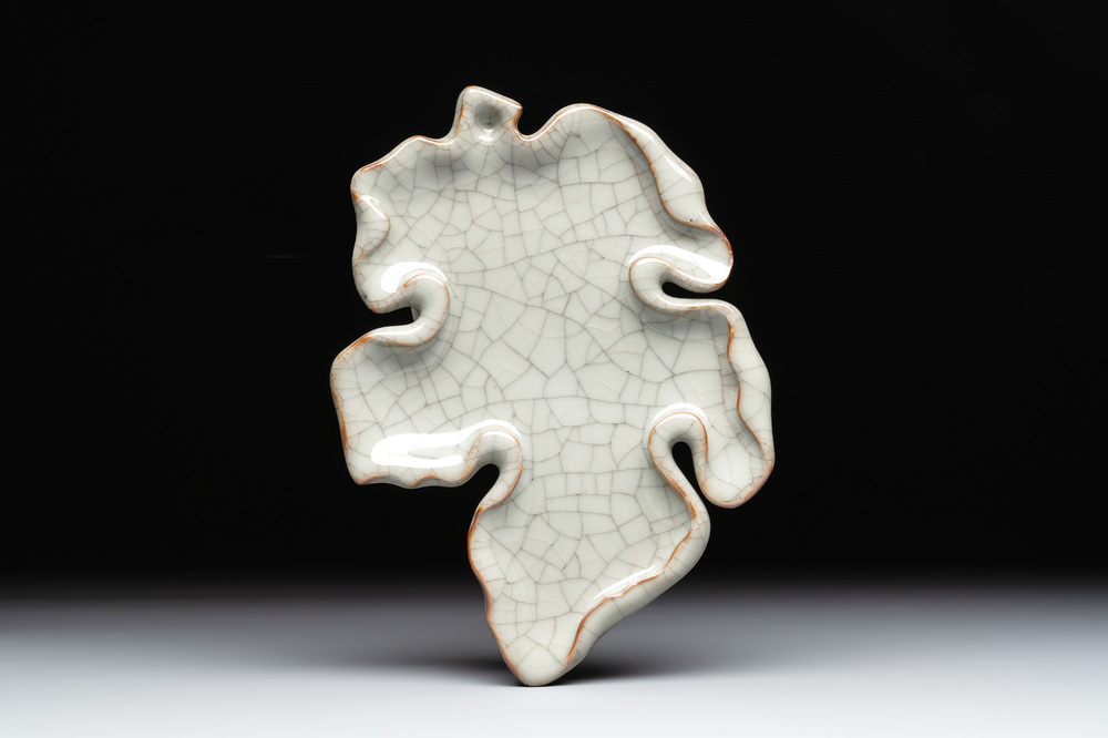 A Chinese ge-type leaf-shaped brush washer, Qianlong mark, 19/20th C.