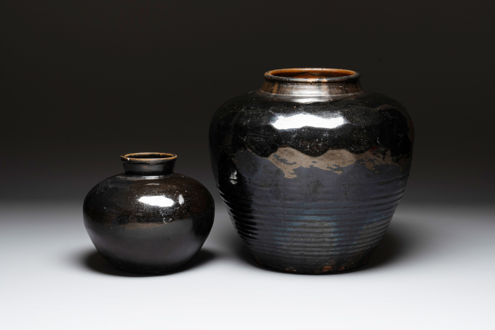 Two Chinese black-glazed jars, 17/18th C.
