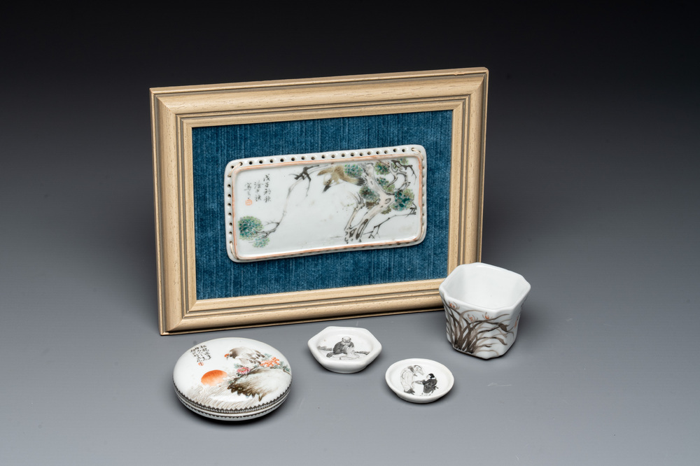 A Chinese grisaille 'orchid' cup, two snuff dishes, a famille rose seal paste box and a qianjiang cai plaque, 19/20th C.