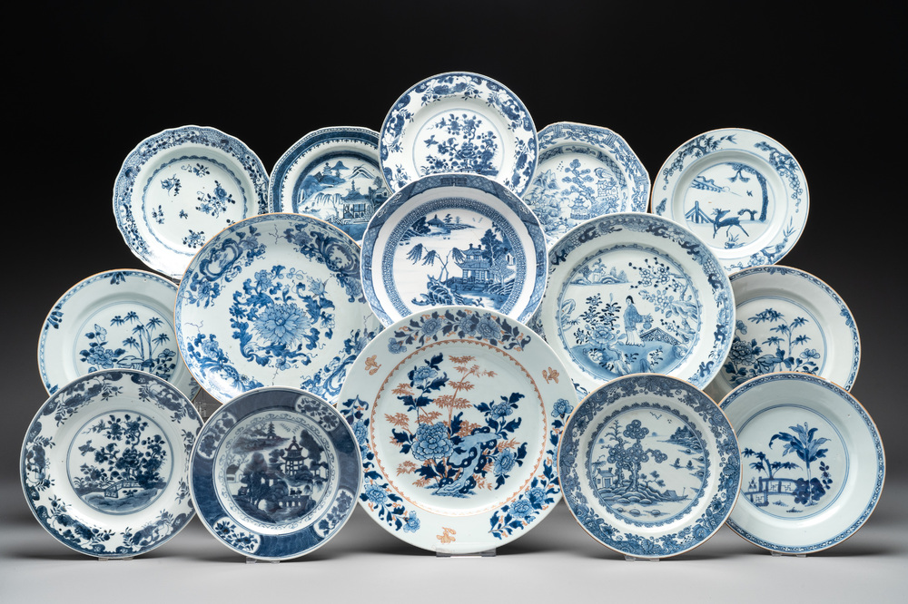 15 Chinese blue and white dishes and plates, Yongzheng/Jiaqing