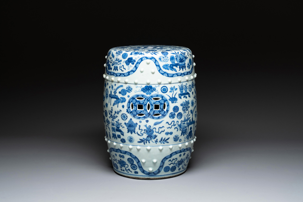 A Chinese blue and white 'antiquities' garden seat, 19th C.