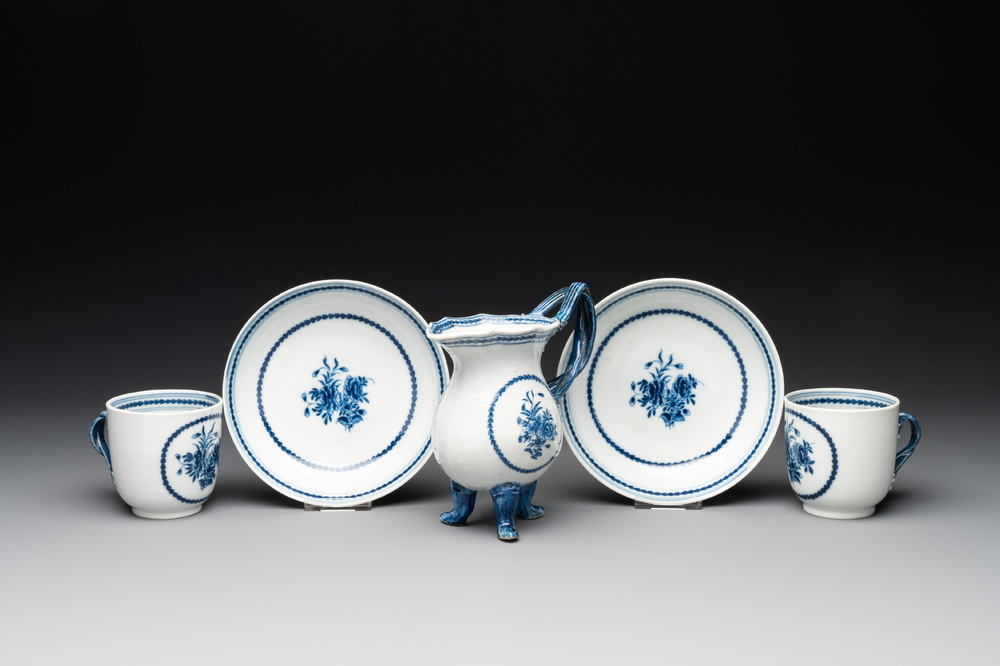 A pair of Chinese blue and white cups and saucers and a milk jug, Qianlong/Jiaqing