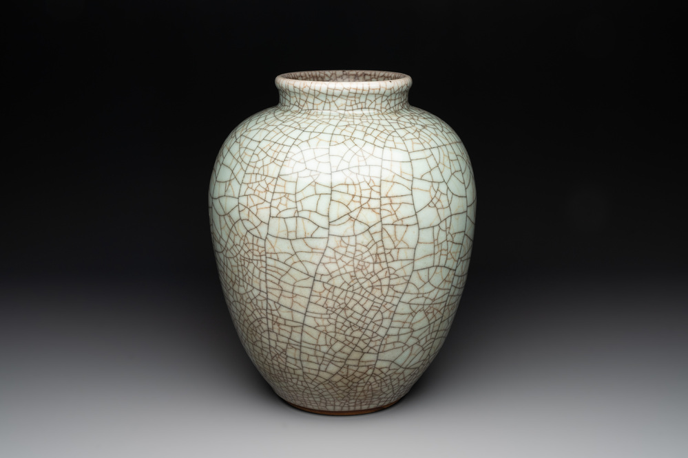 A Chinese ge-type vase, 19th C.