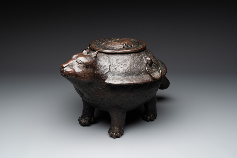 A Japanese bronze bunbuku chagama-shaped incense burner, signed Kimura Toun 木村渡雲, Meiji, 19th C.