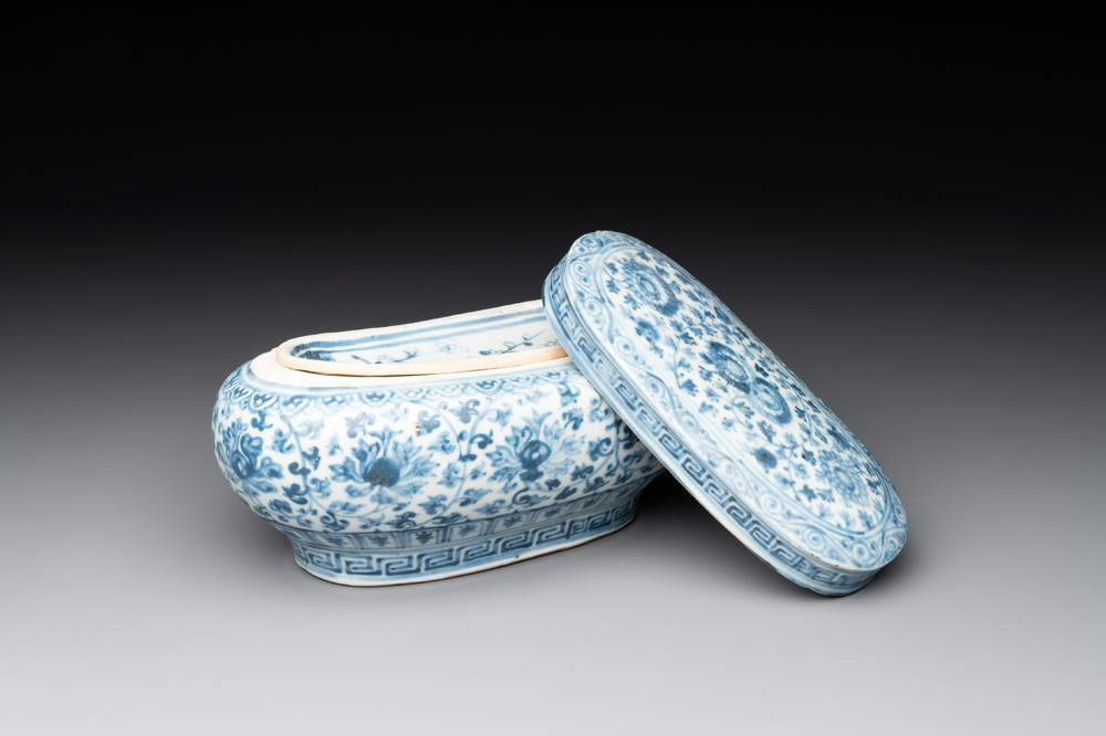 A very rare Chinese blue and white oval box with inner liner and cover, Ming, 15th C.