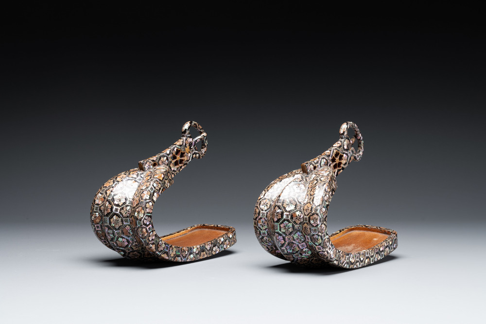 A pair of Japanese lacquered and 'raden' mother-of-pearl-inlaid 'abumi' stirrups, Edo, 18/19th C.