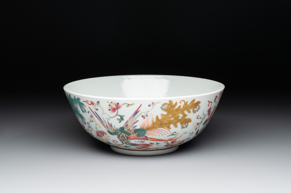 A Chinese famille rose 'phoenix' bowl, Xuantong mark, 20th C.