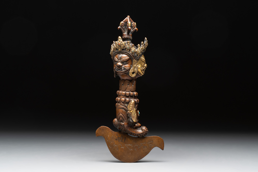 A Tibetan turquoise-inlaid copper alloy ritual kartika, 18/19th C.