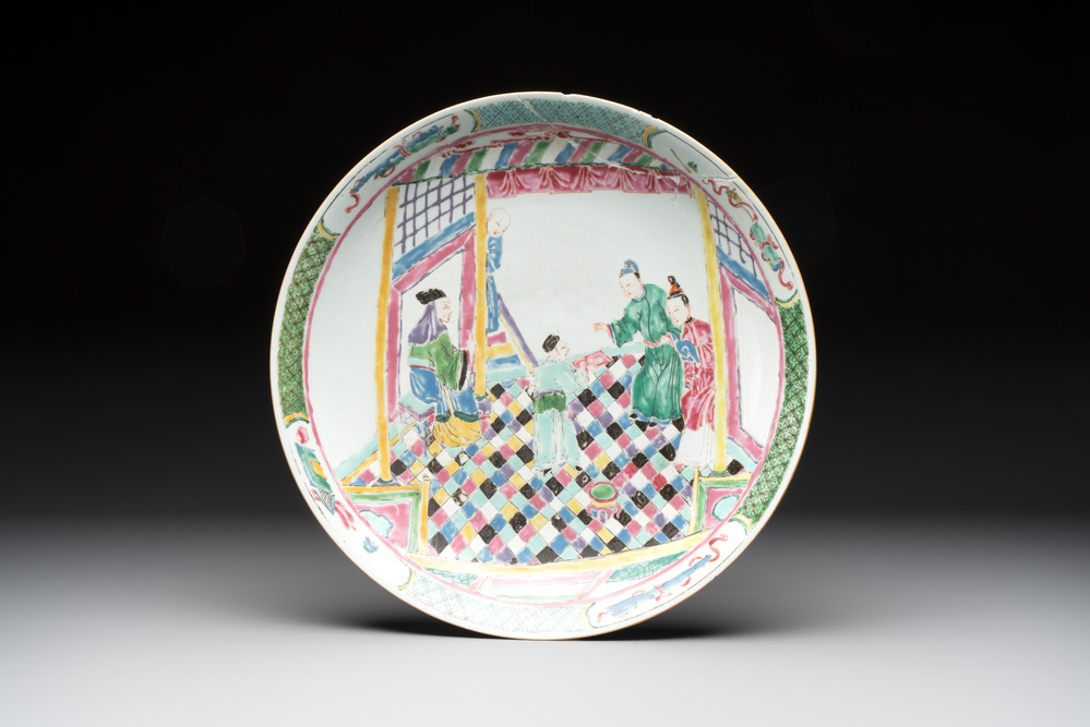 A Chinese famille rose dish with figural design, Yongzheng