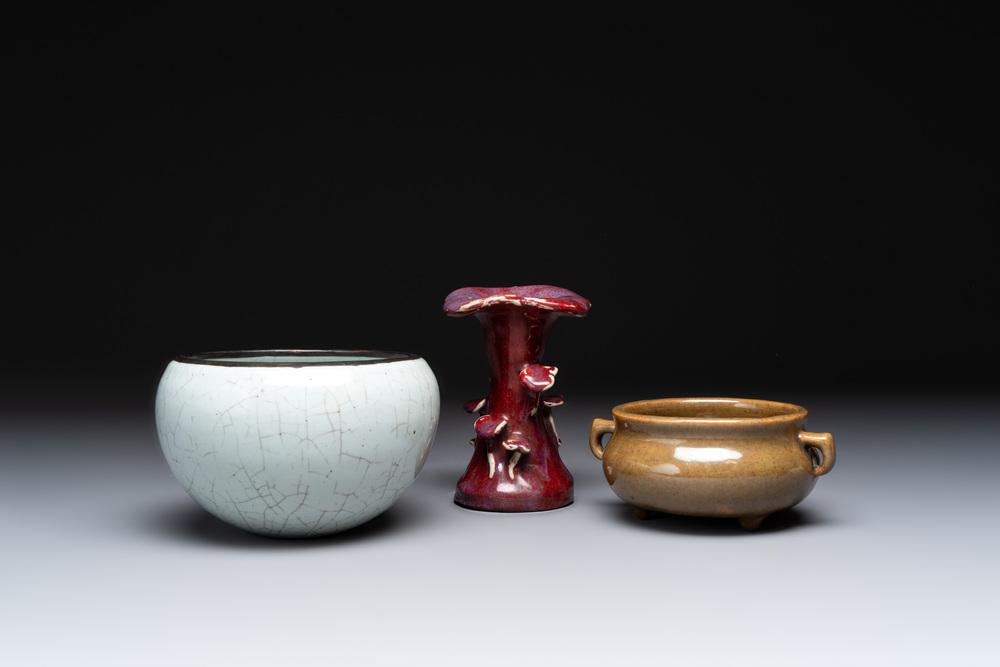 A Chinese ge-type bowl, a lingzhi-shaped flamb&eacute;-glazed vase and an olive-green-glazed censer, 19th C.