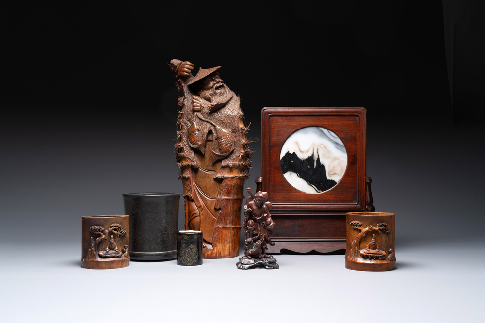 A varied collection of three Chinese brush pots, two sculptures, a lacquered covered box and a marble-inlaid wooden table screen, 20th C.