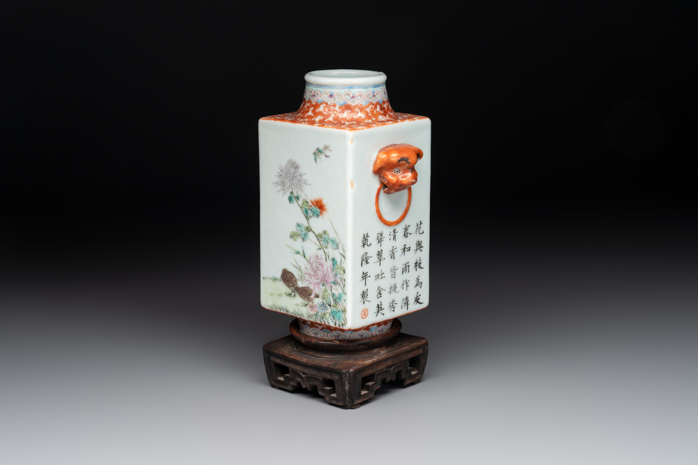 A Chinese famille rose 'cong' vase on wooden stand, Shen De Tang 慎德堂 mark, 20th C.